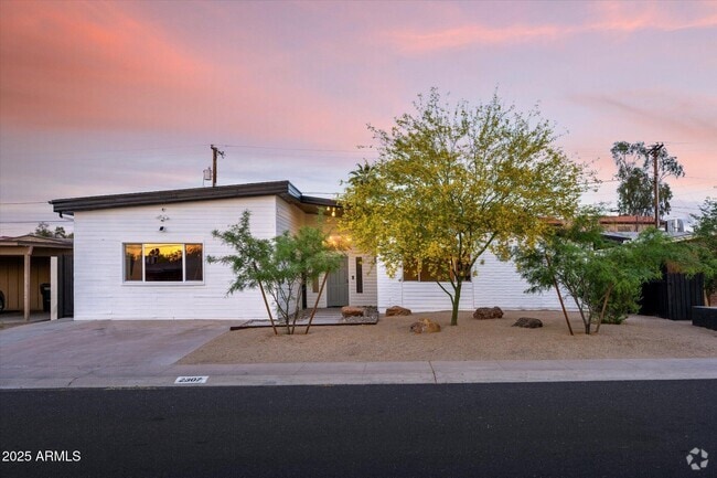 Building Photo - 2307 N 51st Pl Rental
