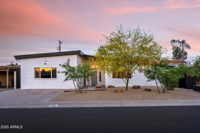 Photo - 2307 N 51st Pl House