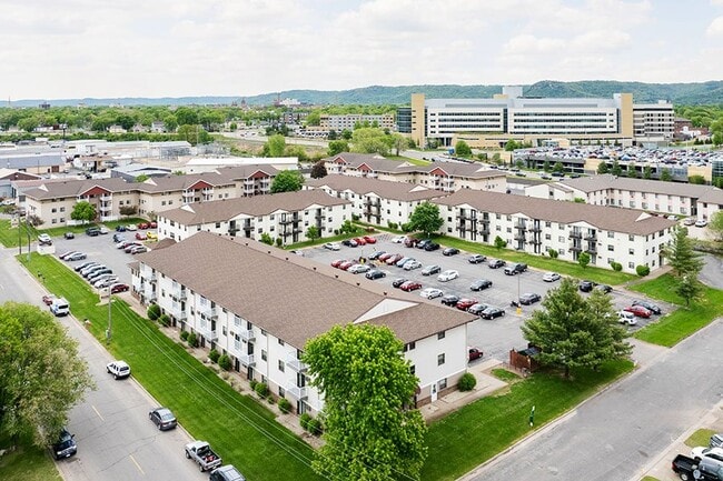 WEDGEWOOD COMMONS - WEDGEWOOD COMMONS Apartments