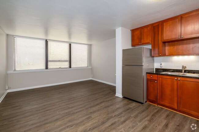 2BR, 1.5BA - 927SF - Kitchen