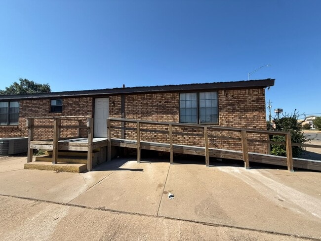 Building Photo - 4728 Taft Blvd Unit # 3