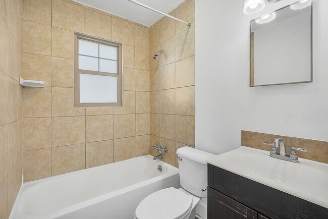 Photo - Greenview Apartments - Forest Park