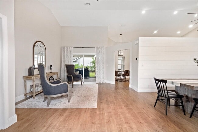 Photo - 1235 Columbine Pl