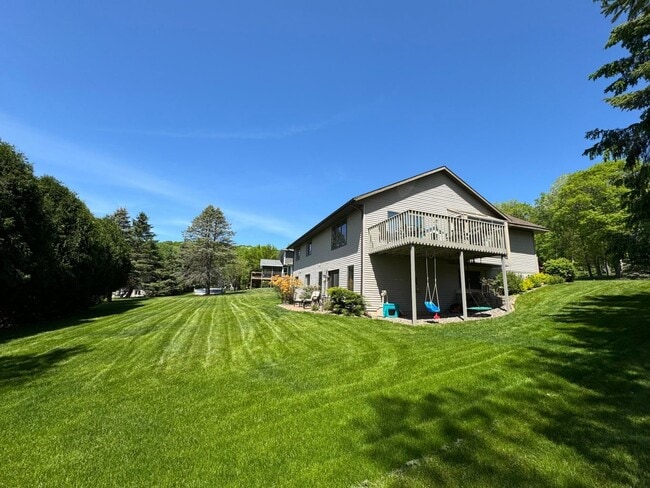Photo - 209 E Larkspur Ln