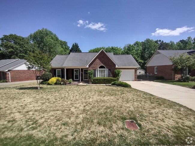 Building Photo - Beautiful Brick Ranch located in Cinnamon ... Rental