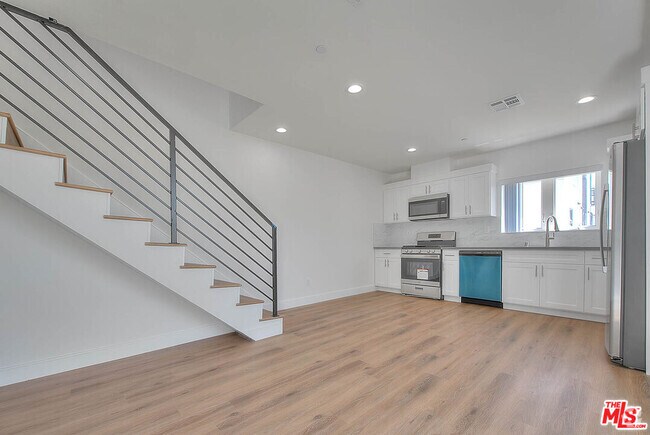 Building Photo - 1015 Wilton Pl Rental