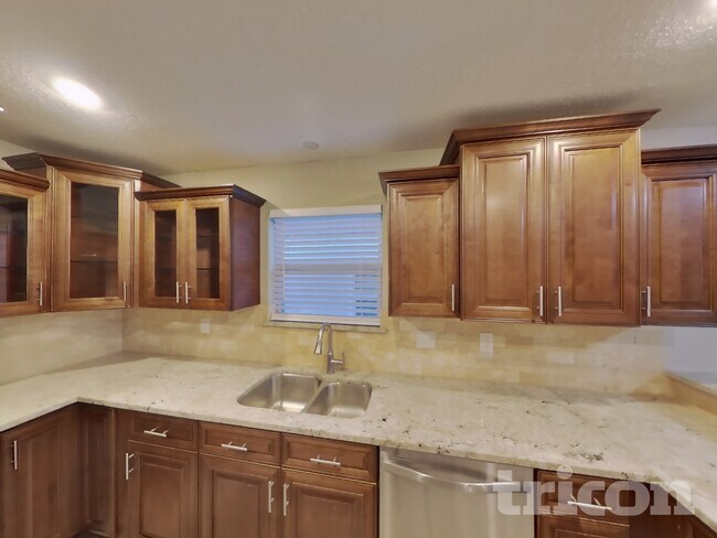 Photo - 3427 Waterview Trail