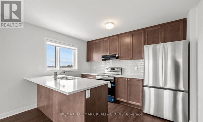 Photo - 106 Parnian Private