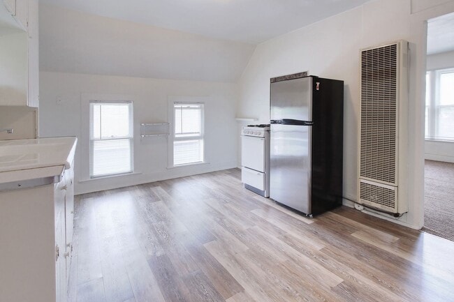 Photo - 252 W 10th St Unit 252 1/2