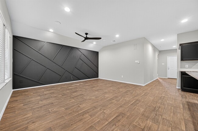 Building Photo - 40320 Hilltop Pr Dr