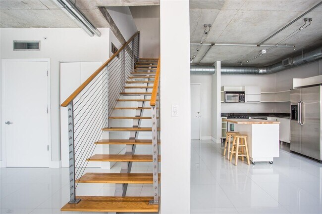 Photo - 690 SW 1st Ct Unit PHI20