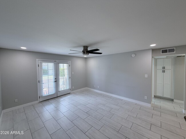 Photo - 5995 N 78th St