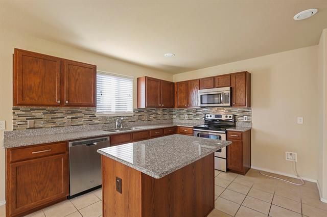 Photo - 1433 Willoughby Way