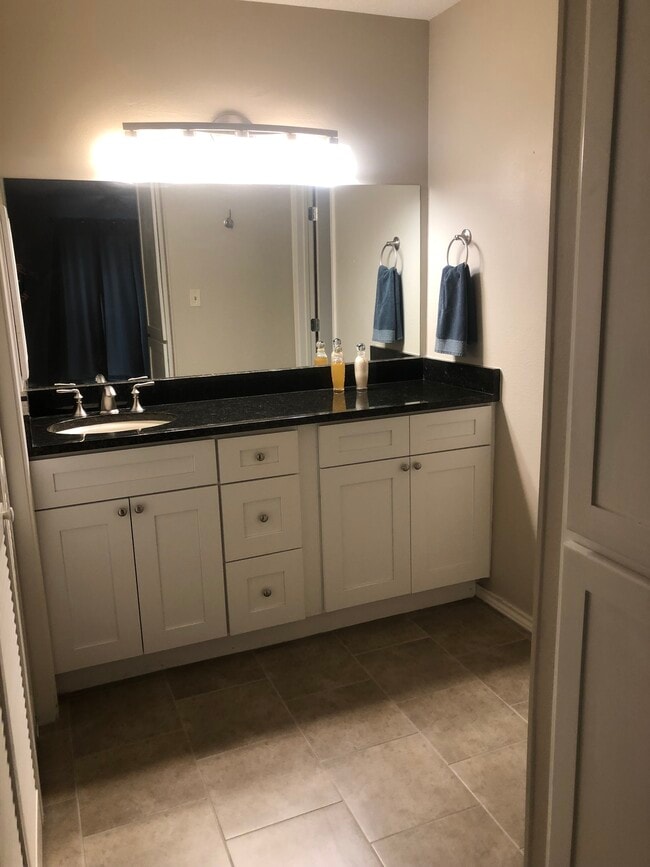 Photo - 1202 Thorpe Ln Unidad 301 Rental