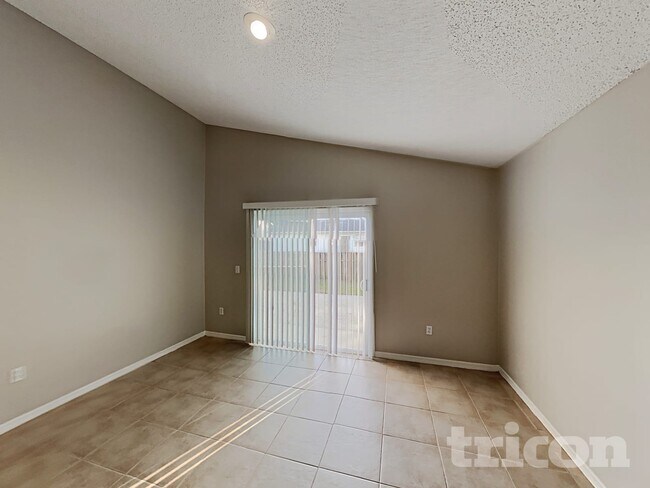 Photo - 134 N Aberdeen Cir