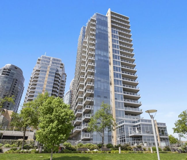 Building Photo - Spacious, open-concept 1-bedroom 16th floo...
