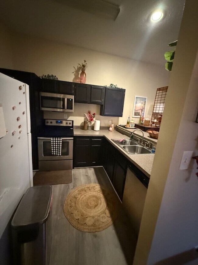 Photo - 608 Squire Ln Unidad K