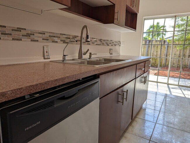 Photo - 960 NE 214th Ln