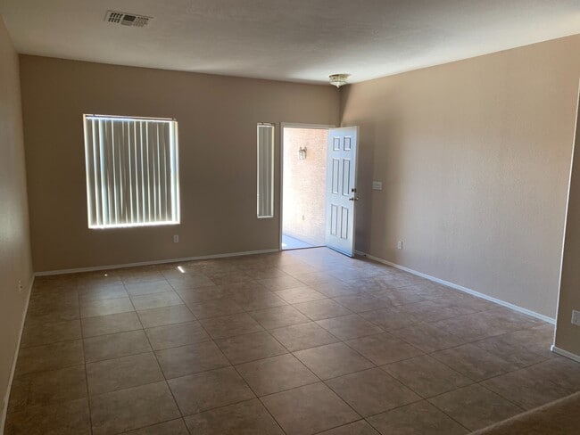 Photo - 4 Bed 2 Bath home!