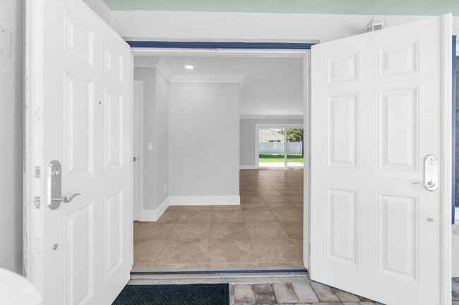 Photo - 1180 SW 17th St