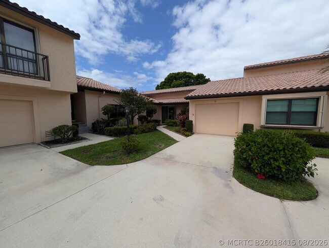 Building Photo - 3744 SW Quail Meadow Trail Unit B