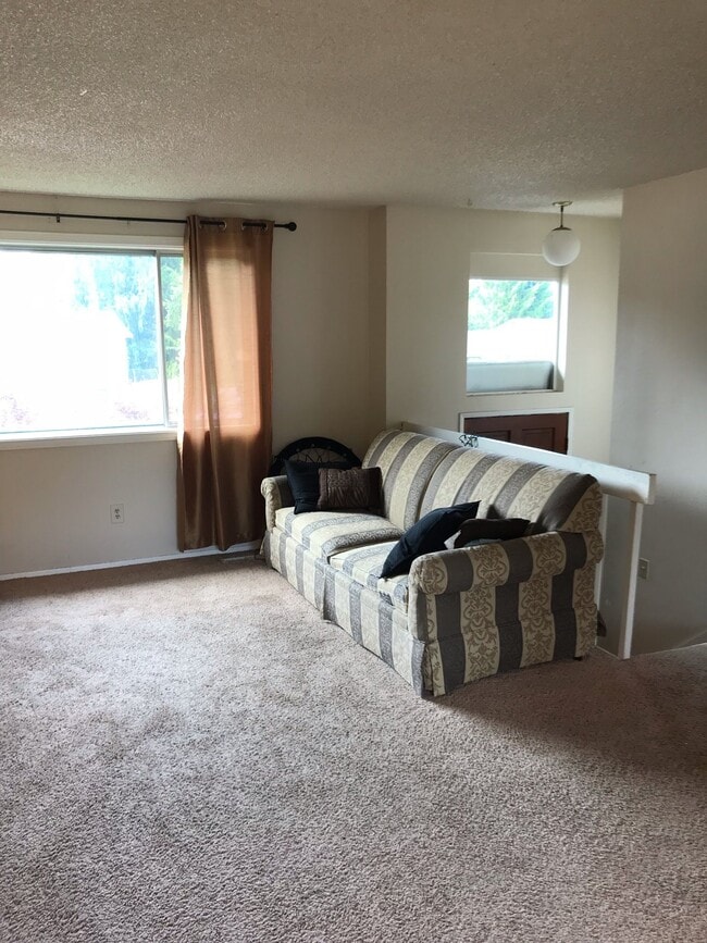 family room - 12312 NE 134th St