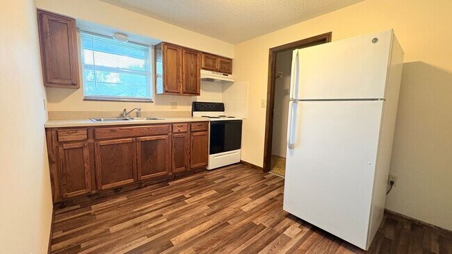 1406 Magnolia W