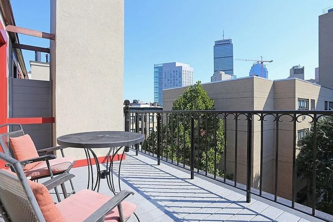 Building Photo - 120 Norway St