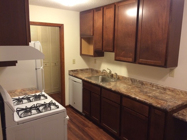 Photo - Lyndale West Apartments