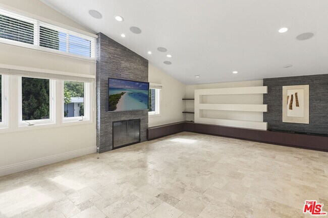 Photo - 473 N Robinwood Dr