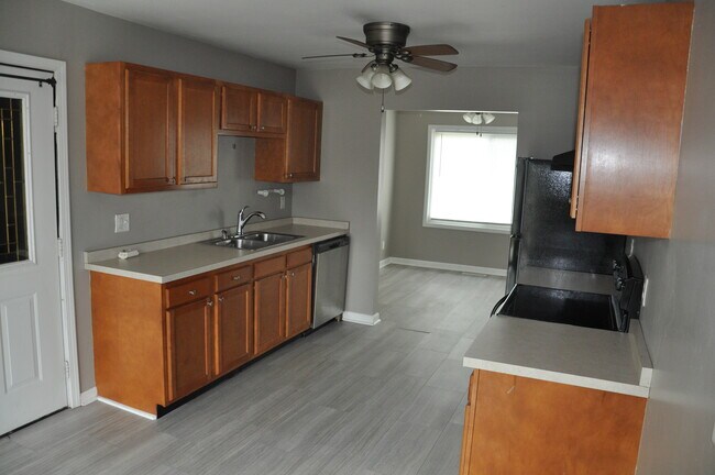 Photo - 900 Franora Dr