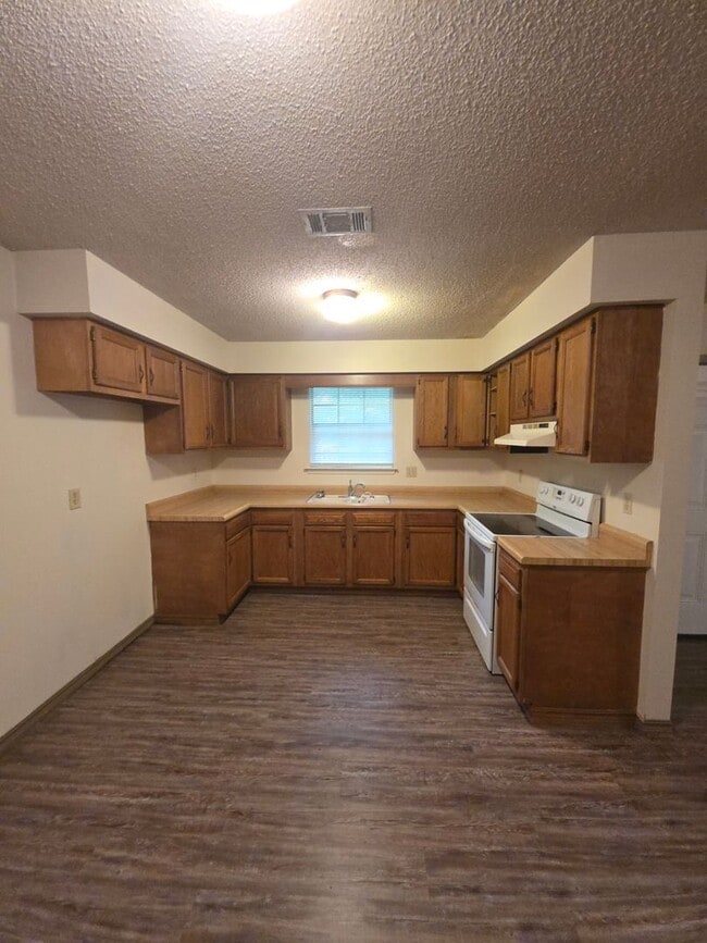 Photo - 300 N Hartford Ave Unit B