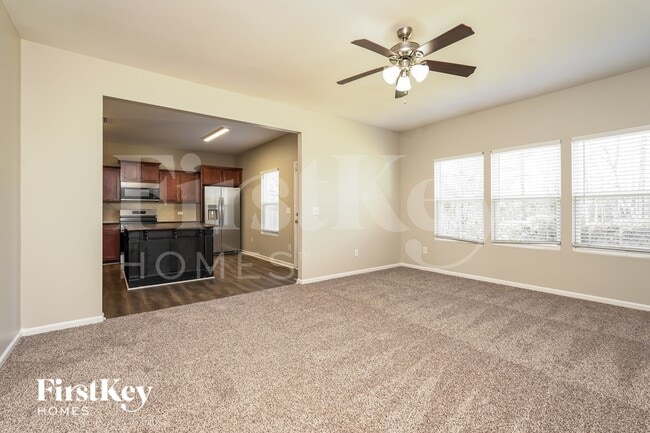 Photo - 409 Soaring St