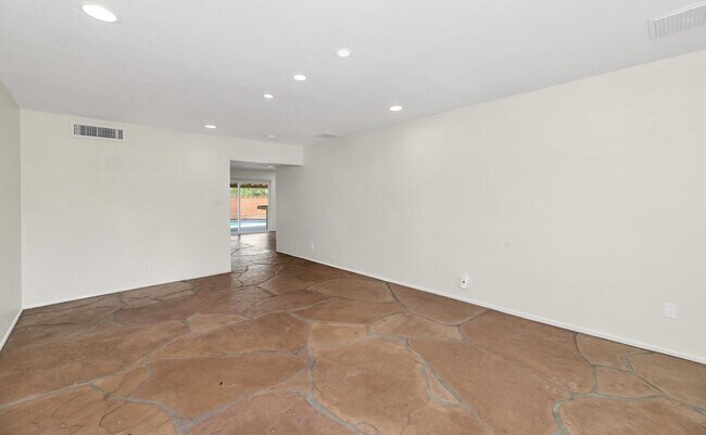 Photo - 439 E Malibu Dr