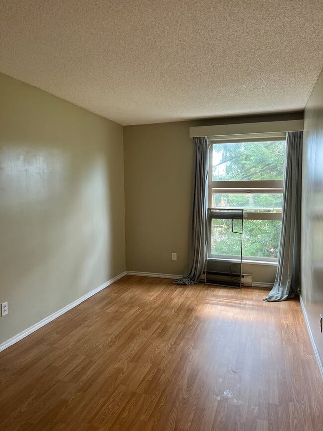 Photo - 15238-15100 100 Ave