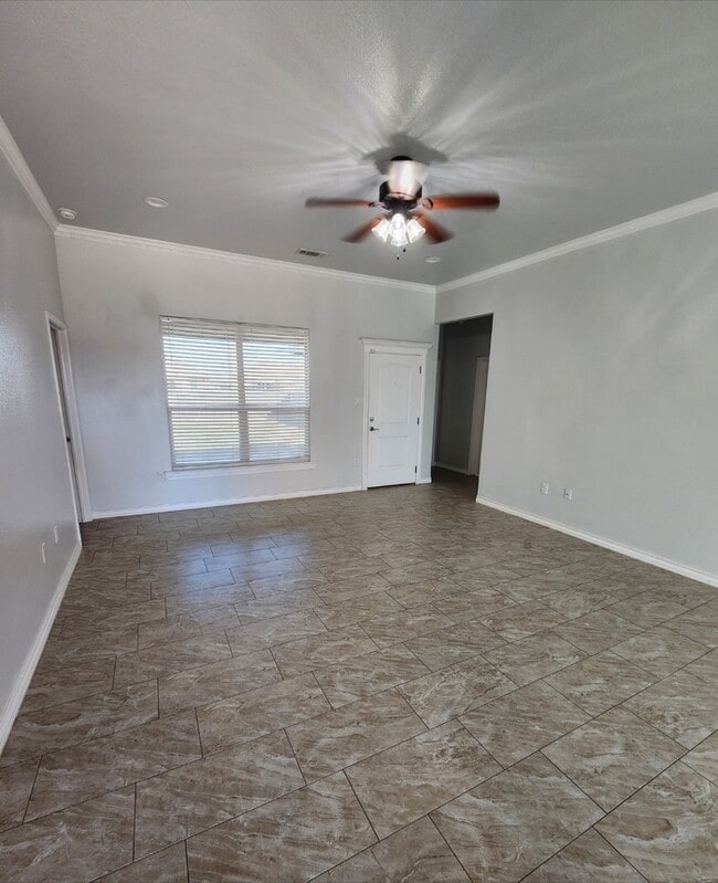 Photo - 3 bed 2 bath with 1 car garage