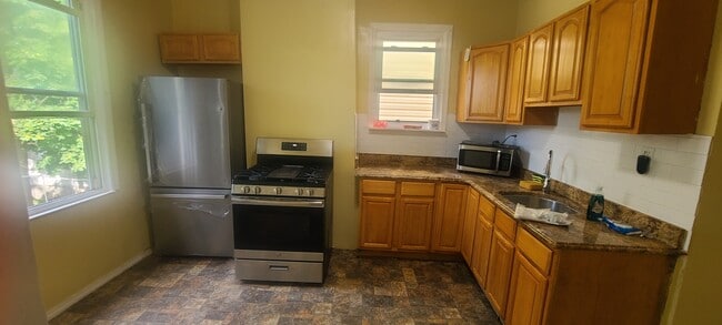 Building Photo - 200 Van Nostrand Ave Rental