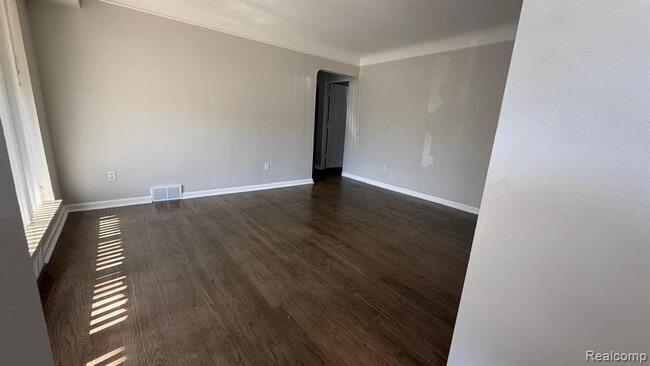 Photo - 29614 Rosslyn Ave