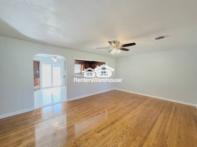 Photo - 712 Woodstock Rd