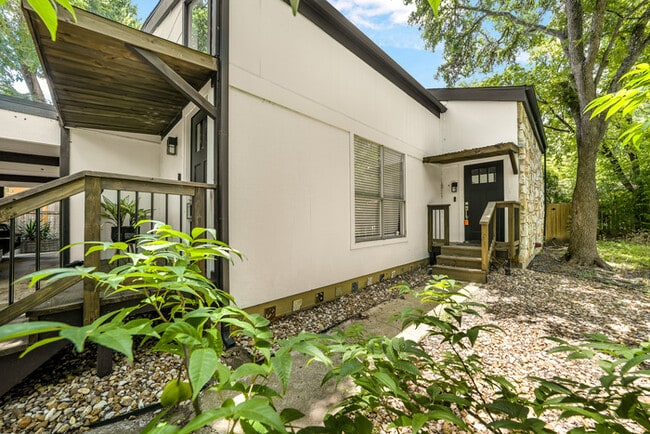 Photo - 1913 Lightsey Rd Unit B