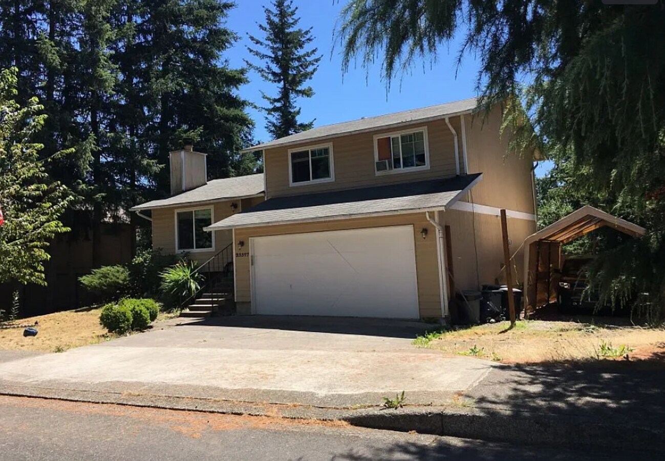 Photo - Spacious Tri-Level Home in Maple Valley