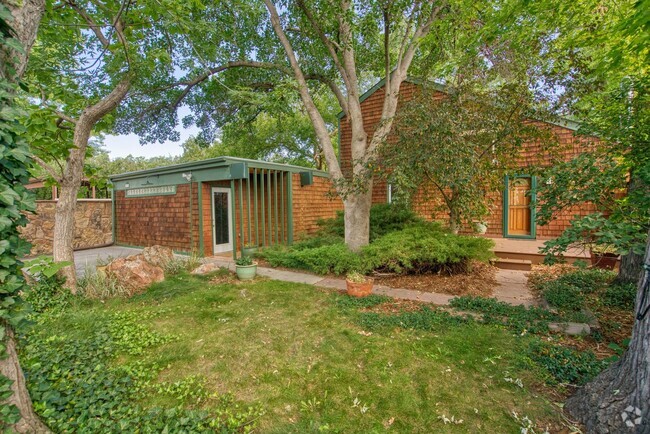 Building Photo - Charming 4 BD/1.5 BA Gunbarrel Home with G...