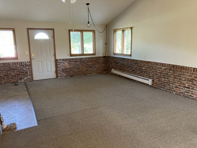 Building Photo - 32664 Frontage Rd Unit 2 Rental