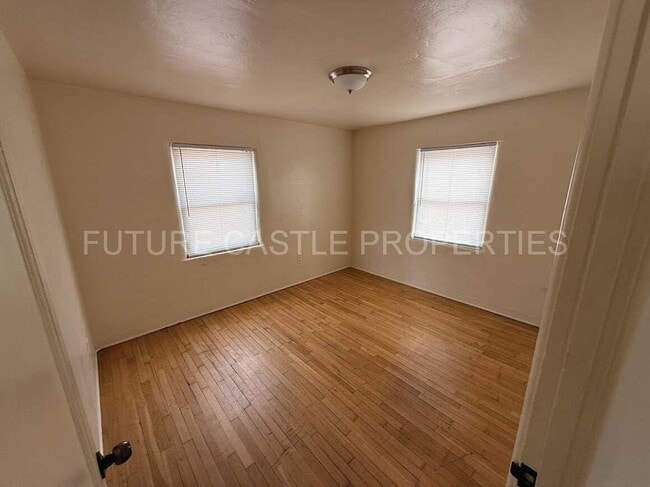 Photo - 3008 Wilson Pl NE