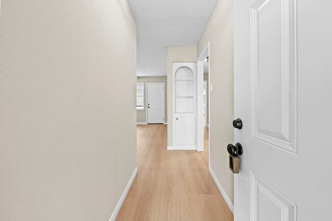 Photo - 1923 Winding Creek Dr