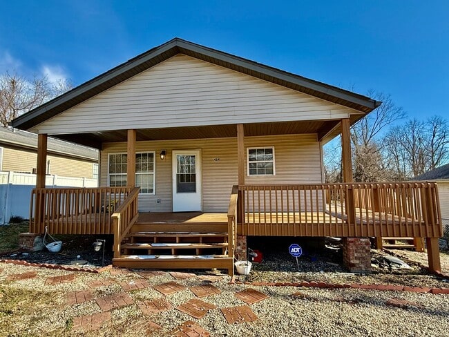 Building Photo - 3 Bedroom Ranch Home Available February, 2026 ($1,800 Monthly)