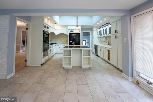 Photo - 6438 Woodville Dr