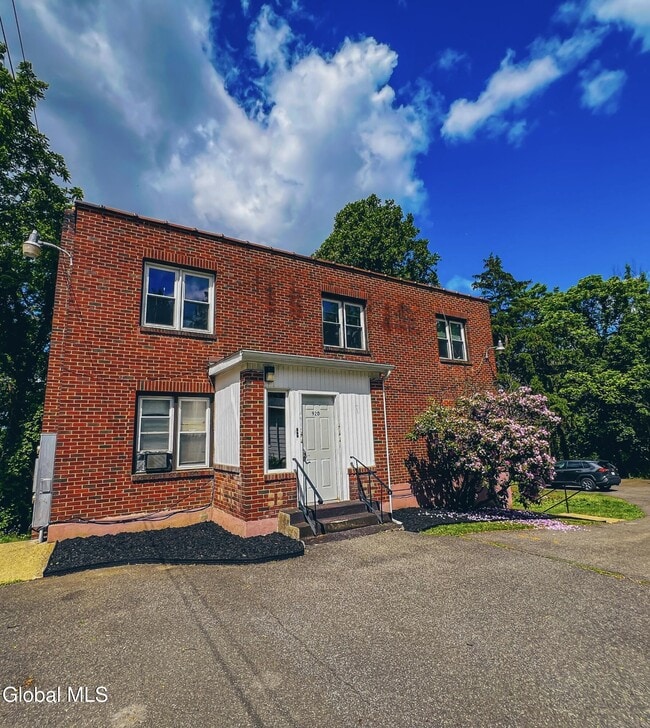 Building Photo - 92D Columbia Turnpike Unit 3