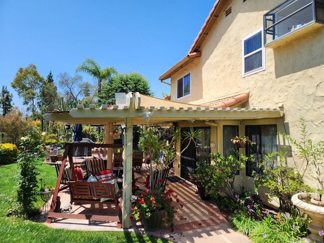 Photo - Large 3 bedroom home in quiet cul-de-sac with large backyard - Pets allowed