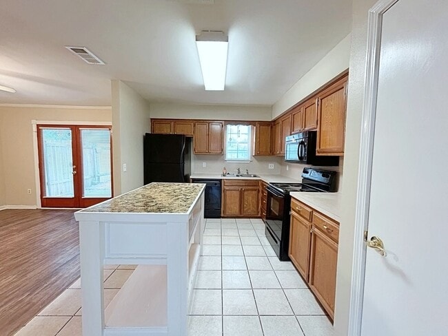 Building Photo - Prime 3 Bed, 2.5 Bath with Fireplace & Fenced Patio!